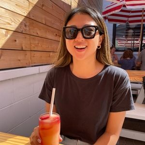 Meet your Posher, Julia